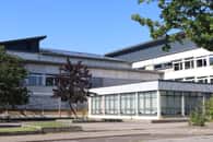 Chaque année, le ministère de l'Éducation nationale publie les Ivac et les Ival des collèges et lycées français. Ces indicateurs de valeur ajoutée permettent de connaître les performances d'un établissement, déterminé en fonction de plusieurs critères sociaux notamment, évitant un simple classement basé sur le taux de réussite au brevet ou au bac. © Inka, Adobe Stock.