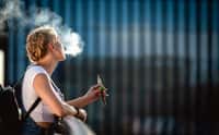 La cigarette électronique n'a pas fait la preuve de son efficacité. © leszekglasner, Adobe Stock