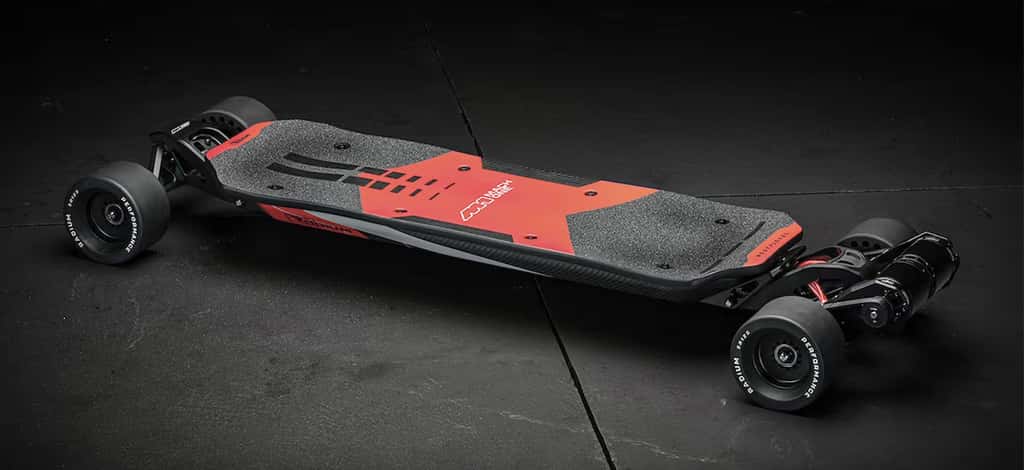 Le Mach One est un skateboard électrique australien capable d’atteindre une vitesse maximale de 72 km/h. © Radium Performance Le Mach One est un skateboard électrique australien capable d’atteindre une vitesse maximale de 72 km/h. © Radium Performance